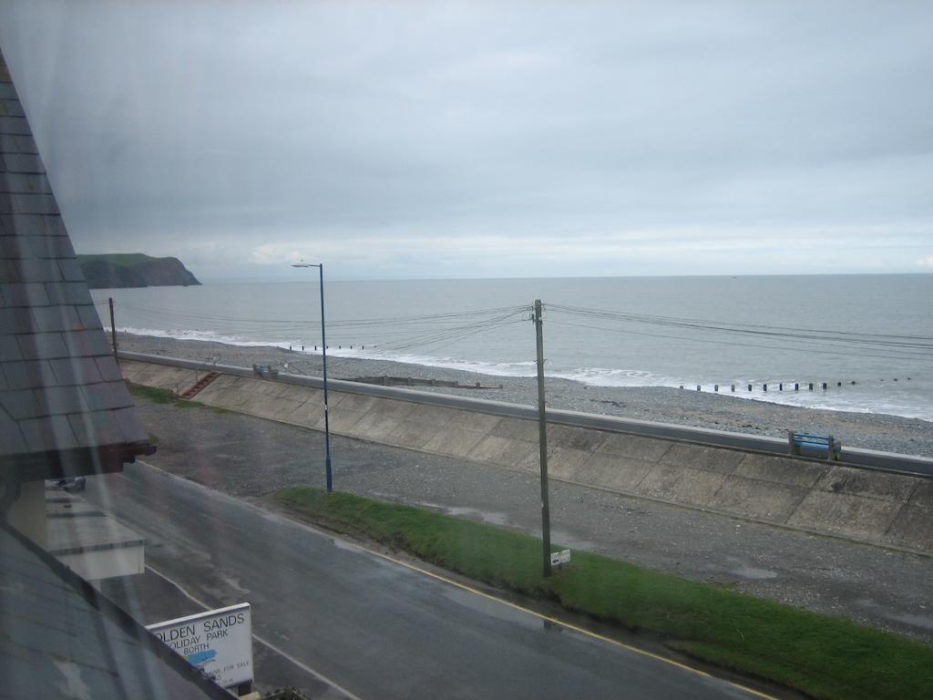 Yha Borth Hostel Exterior photo